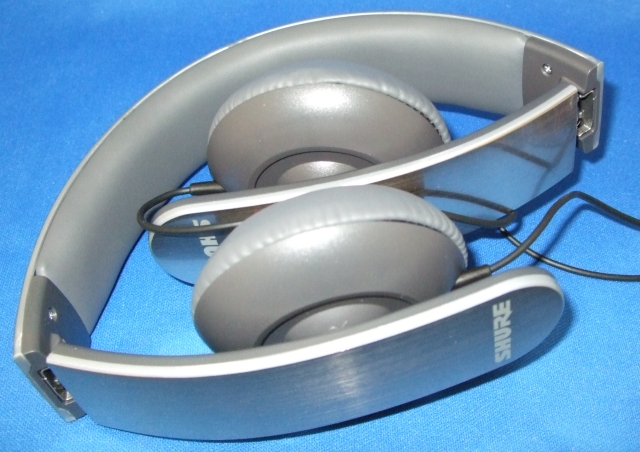 shure_srh145_theheadphones_folded_640p