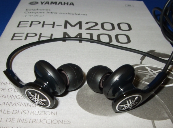 yamaha_m100_earphones_on_the_manual_600p